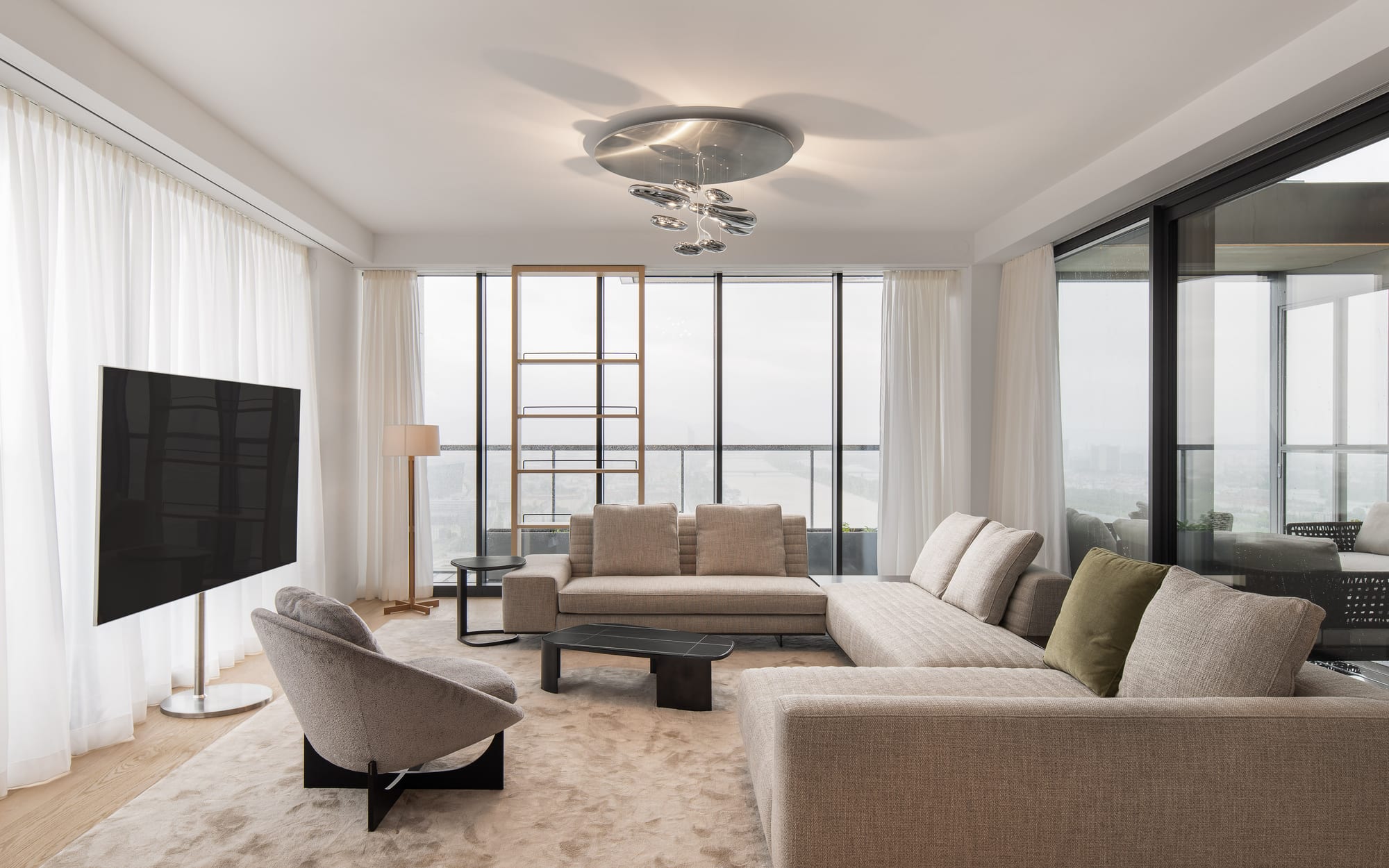 Apartment MAR — Wohnraum mit Blick über Wien
